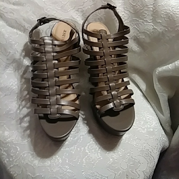 Shoes - Picture 3 of 4